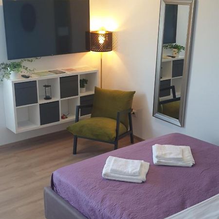 Studio Apartment Hana Pula Exterior foto